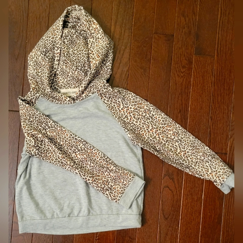 Boutique Girl's size 4 grey and leopard print hooded sweatshirt.